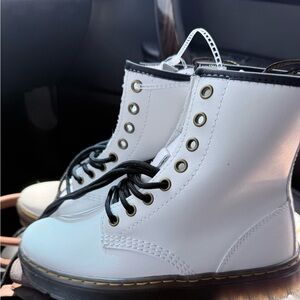 Dr martins boots size 6 in women 37EU . Brand new